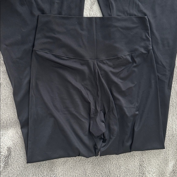 Black flare XL leggings - Picture 3 of 3